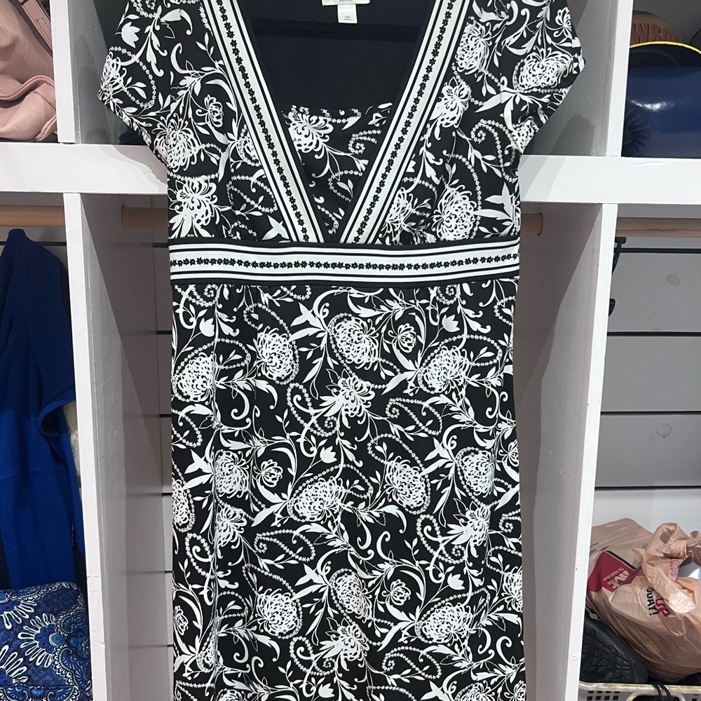 LOFT Black and White Sleeveless Sheath Dress